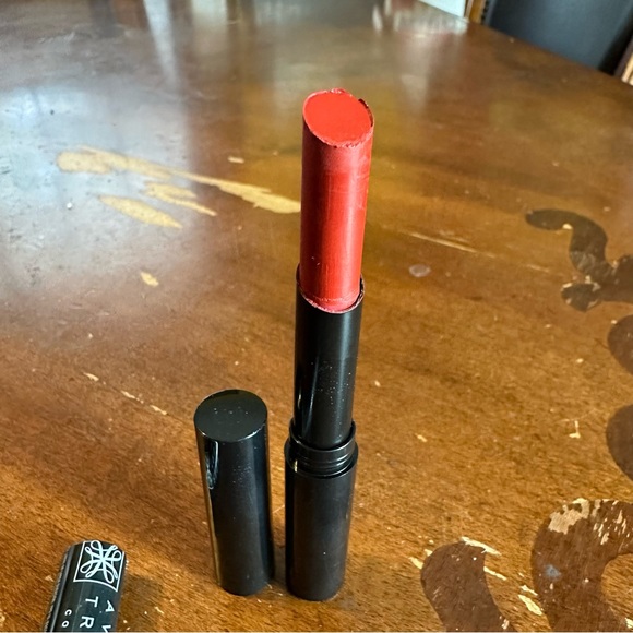 Avon Extra Lasting Lipsticks (2) Forever Burgundy - Picture 1 of 6